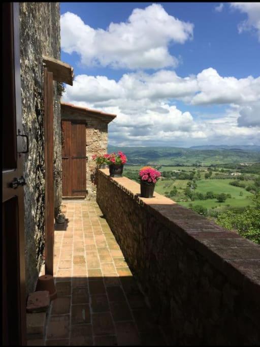 Zauber Im Turm - In Einem Der Schoensten Doerfer Montemerano Extérieur photo